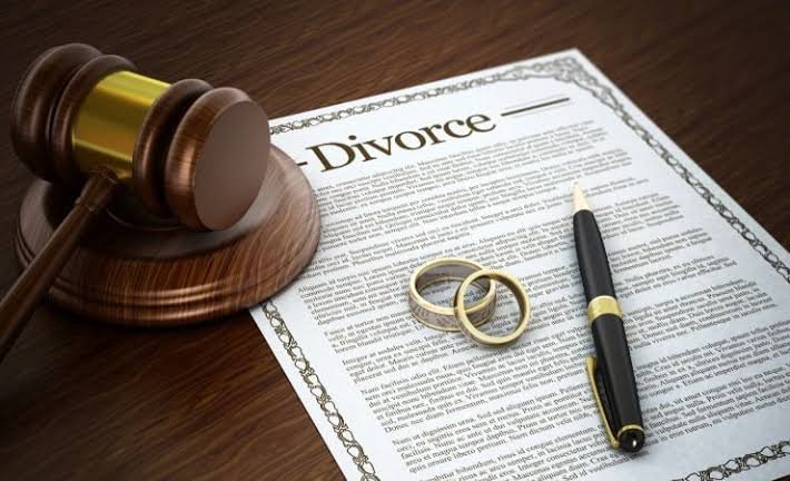 How Much Does a Divorce Lawyer Cost in California